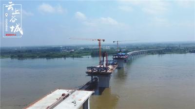 河谷大桥工程建设项目有序推进 预计明年6月合龙