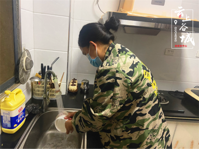 谷城城关镇：水压稳定暖民心 百姓点赞送锦旗