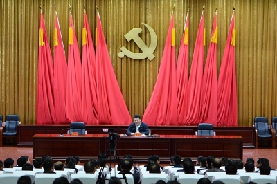 张世伟为全县学习贯彻党的十九大精神培训班作辅导报告