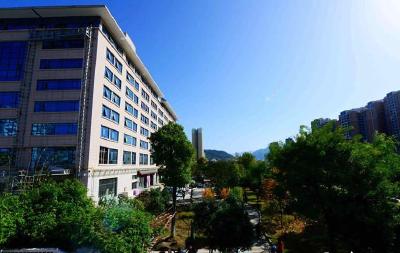 市政府考核组考核保康2017年度城市管理工作