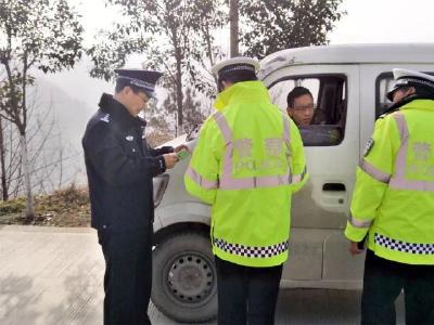 刘锴督导检查节前道路交通安全管理工作