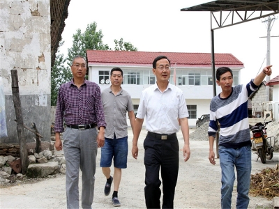 刘锴到吴家岭村调研督导精准扶贫工作