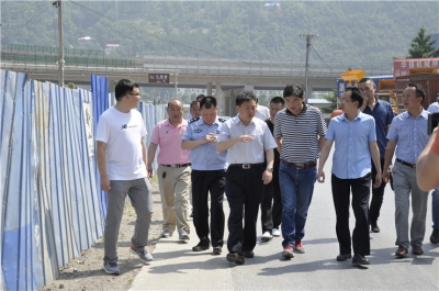 徐声军调研督办窑其堰至朱家场公路沿线环境整治工作