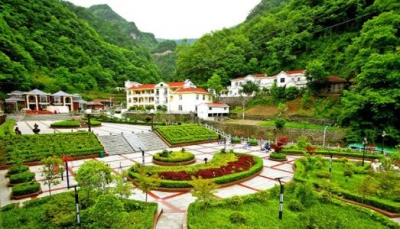 省委组织部调研指导尧治河村党建工作