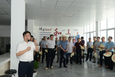 保康召开产业扶贫工作推进现场会