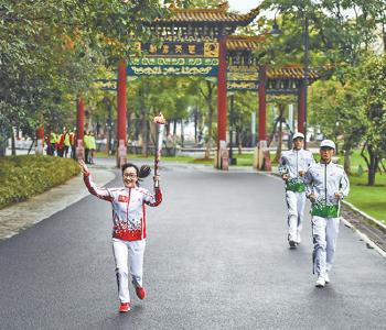 军运会圣火抵达武汉