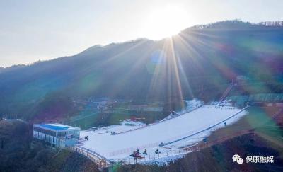 冬天里，滑雪最能体验激情与温情！保康又一滑雪场开业，赶快上“道”！