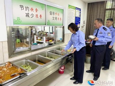 保康公安：拒绝“舌尖上的浪费” 让勤俭节约蔚成风气