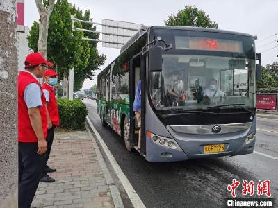 郑州：公交车即日起免费一个月无限次乘坐
