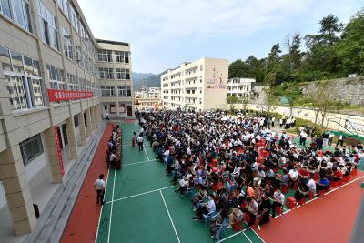 【新闻特写】投下庄严一票 选出心中代表