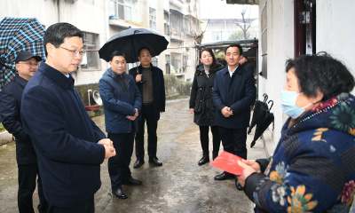 杜云峰走访慰问老领导老党员困难群众和驻军官兵