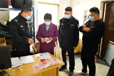 保康警方为322名农民工追讨拖欠工资280万元