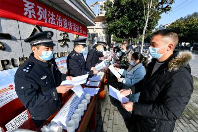 与宪法同行！保康警方开展“宪法宣传周”系列活动