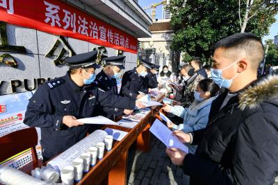 与宪法同行！保康警方开展“宪法宣传周”系列活动