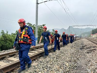 “走，我们回家”——北京丰沙铁路线最后一批滞留旅客转运见闻