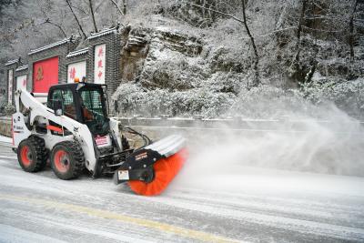 保康：以雪为令齐出动  全力以赴保畅通