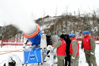 【新春走基层】奋战冰天雪地，守护“冰雪奇缘”！保康16支“鄂电红马甲”贴心服务“冰雪经济”