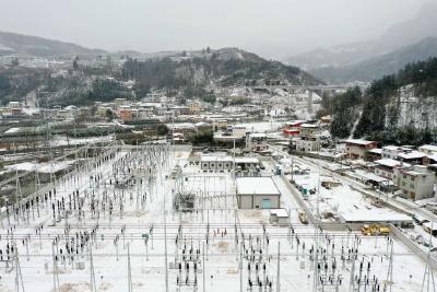 卧冰踏雪保供电！致敬，保康“红色战狼”……