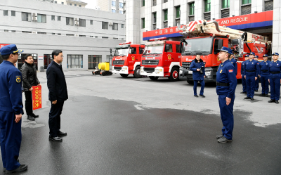 杜云峰走访慰问驻军官兵消防救援人员优抚对象劳动模范困难职工群众