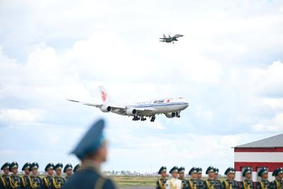 图片快讯｜国家主席习近平抵达阿斯塔纳