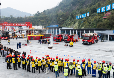 新闻特写：消防安全进工地  筑牢安全防火墙