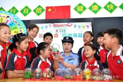 国际禁毒日 | 公开课上讲禁毒！这所小学让“绿色无毒”理念浸润孩子心灵