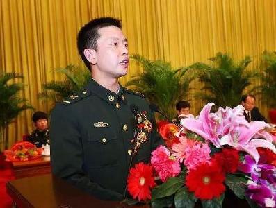 来自当阳的雷锋传人，致敬！