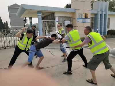 【围观】中秋假期安全不松懈！当阳95所学校练兵防暴恐