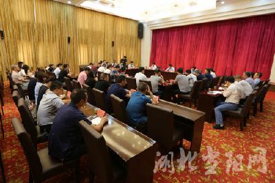 市委召开向党外代表人士通报工作座谈会