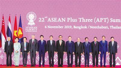 李克强出席第二十二次东盟与中日韩领导人会议