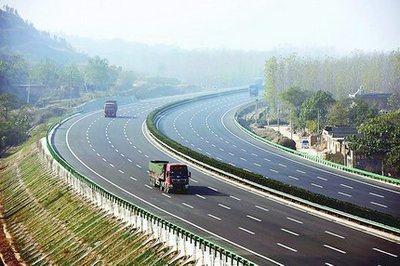 下月1日起货车走高速将按车（轴）型收费 预计整体通行费较计重降低3.04%