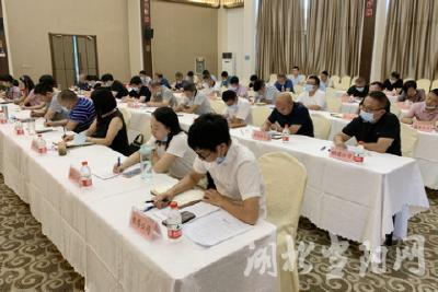 市经济信息化和商务局抓安全保生产