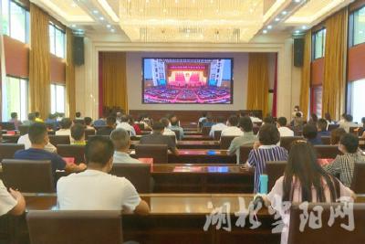 我市社会各界收看全国抗疫表彰大会