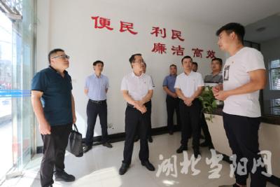 张世敏深入社区调研基层社会治理工作