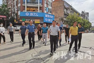 市领导现场督办国家卫生城市建设工作