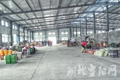 光明农贸市场正式投入运营