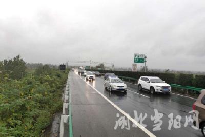 交通出行压力增大 疫情防控毫不松减