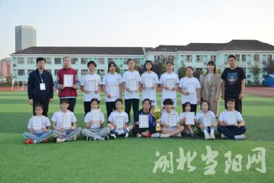 市实验中学女子足球队夺得“市长杯”校园足球联赛冠军