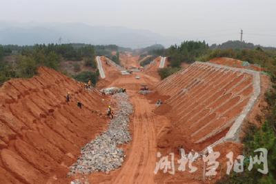 当远铁路跑出加速度 项目建设推进顺利