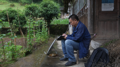 27年后，老记者进山寻找三双草鞋……