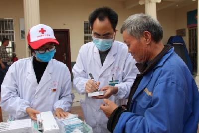 乡村振兴基层行  义诊暖阳照人心