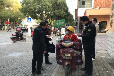 联合执法 重拳守护“校园的舌尖安全”