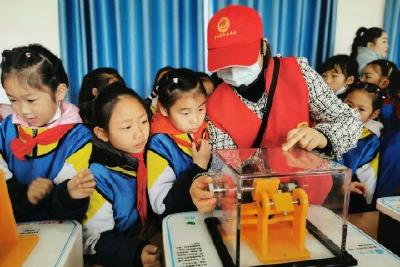 当阳：“流动科技馆”走进研学基地