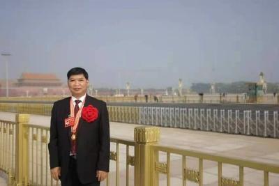 袁明：一腔赤诚写丹心