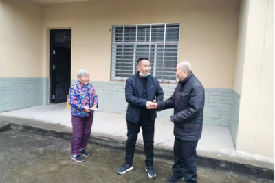 出租车司机物归原主  传递正能量