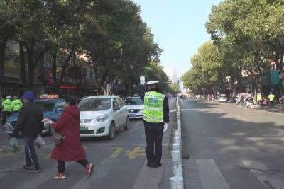 我市开展“机动车不礼让斑马线行人”专项整治