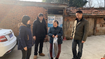 王店镇金星村开展送温暖活动