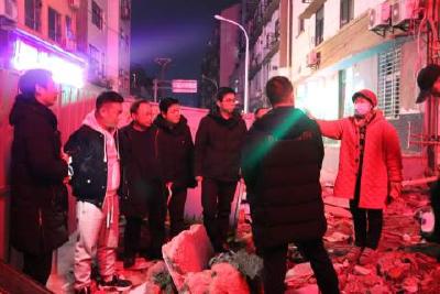 当阳市纪委监委：夜学课堂搬到拆违现场