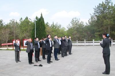 【我们的节日·清明】当阳农行开展清明祭扫党支部主题党日