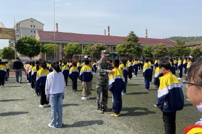 当阳桥小学国防教育见实效
